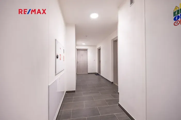 Prodej bytu 1+kk, Praha - Háje, Sochorcova, 33 m2