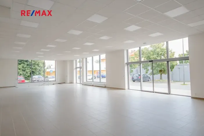 Prodej obchodního prostoru, Kladno, U tržnice, 460 m2