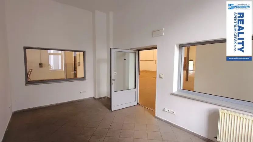 Pronájem výrobních prostor, Lišov, Hůrecká, 2357 m2