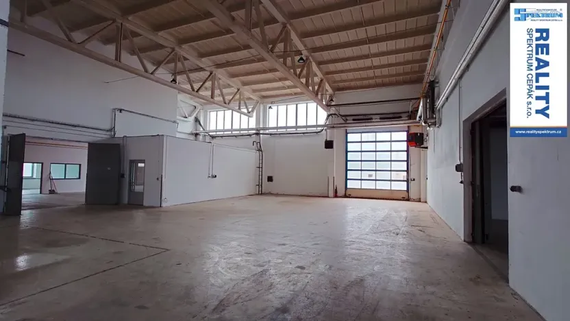 Pronájem výrobních prostor, Lišov, Hůrecká, 2357 m2