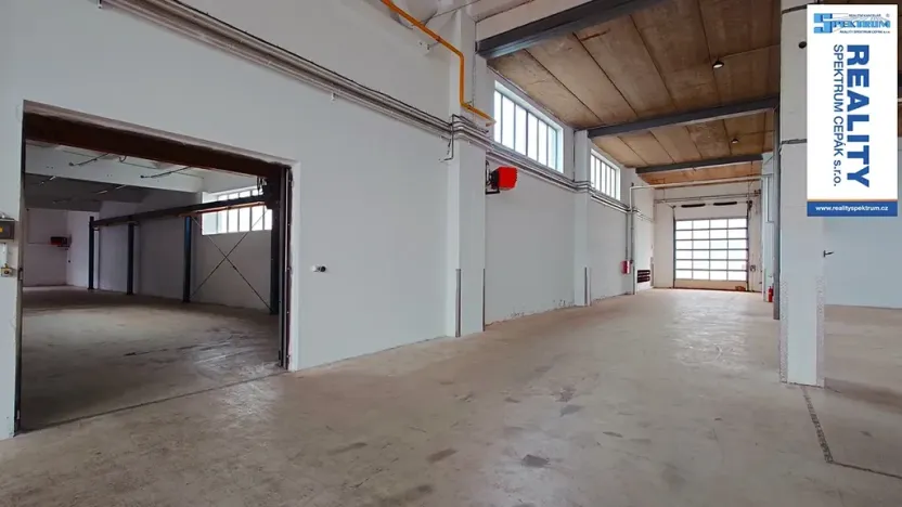 Pronájem výrobních prostor, Lišov, Hůrecká, 2357 m2