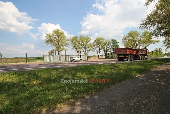 Pronájem komerčního pozemku, Hevlín, 16559 m2