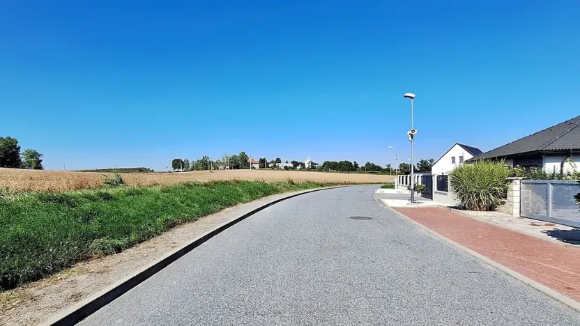 Prodej pozemku pro bydlení, Hrušovany u Brna, Pod Střediskem, 728 m2