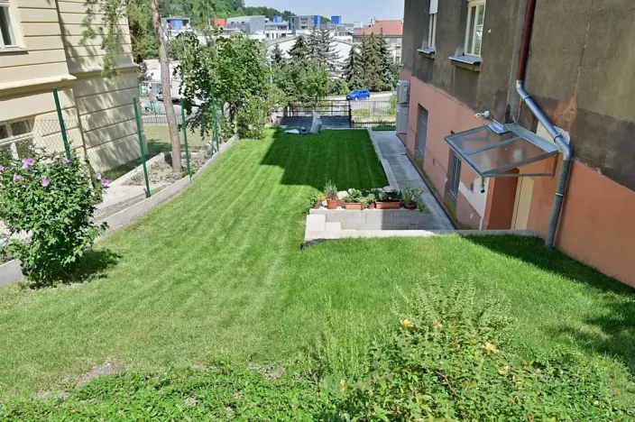 Pronájem bytu 1+kk, Praha - Smíchov, Na Březince, 30 m2