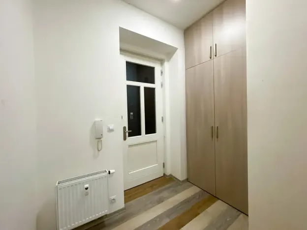 Pronájem bytu 1+kk, Praha - Vršovice, Sevastopolská, 33 m2