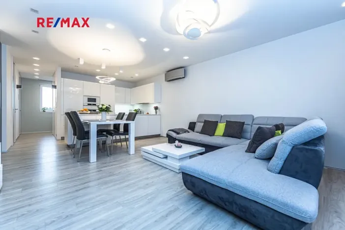 Pronájem bytu 2+kk, Praha - Strašnice, Novostrašnická, 68 m2