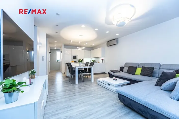 Pronájem bytu 2+kk, Praha - Strašnice, Novostrašnická, 68 m2