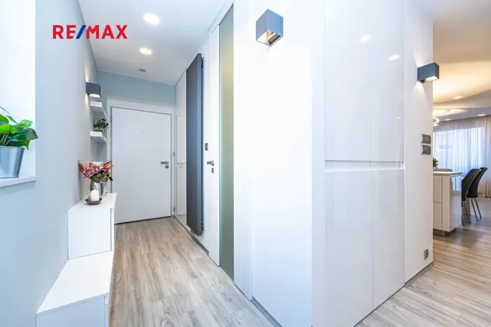 Pronájem bytu 2+kk, Praha - Strašnice, Novostrašnická, 68 m2