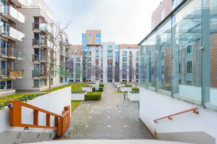 Pronájem garážového stání, Praha - Vinohrady, Korunní, 18 m2