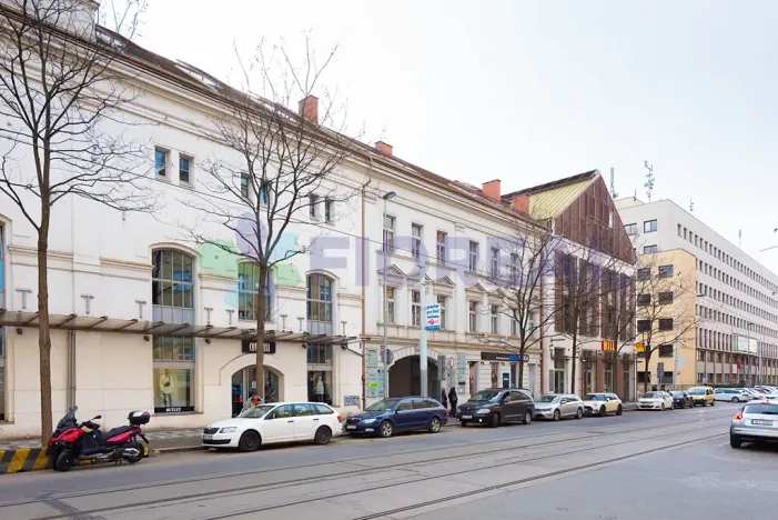 Pronájem garážového stání, Praha - Vinohrady, Korunní, 18 m2