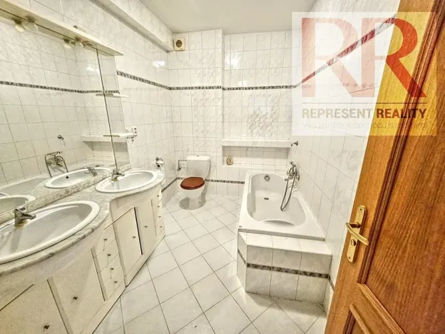 Pronájem bytu 5+1, Plzeň, Na Okraji, 150 m2