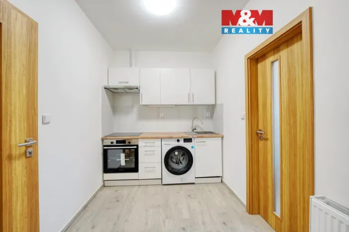 Pronájem bytu 1+1, Plzeň - Jižní Předměstí, Husova, 35 m2