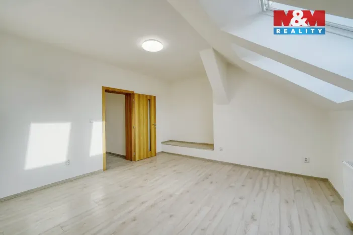 Pronájem bytu 1+1, Plzeň - Jižní Předměstí, Husova, 35 m2