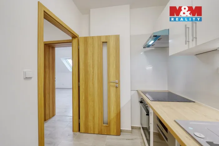 Pronájem bytu 1+1, Plzeň - Jižní Předměstí, Husova, 33 m2