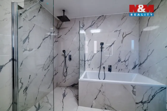 Prodej bytu 4+1, Cheb, Májová, 121 m2