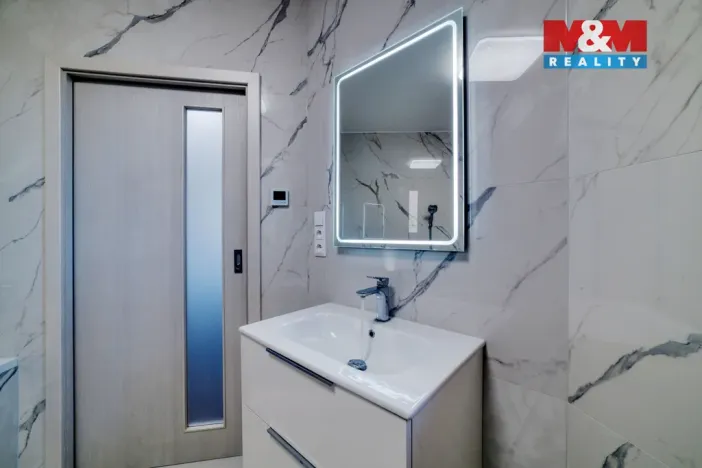 Prodej bytu 4+1, Cheb, Májová, 121 m2