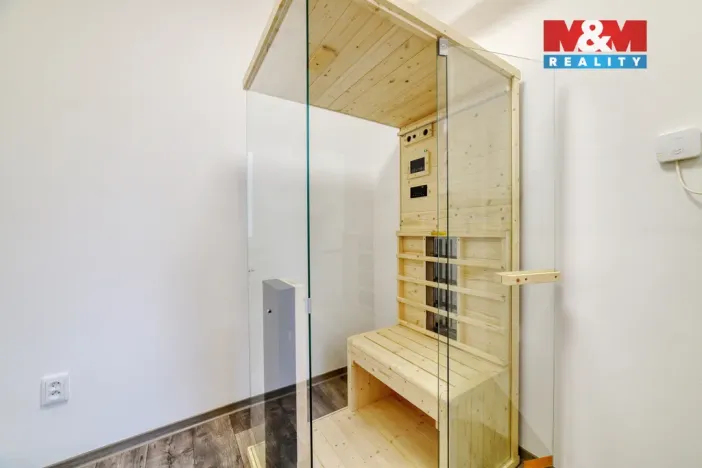 Prodej bytu 4+1, Cheb, Májová, 121 m2