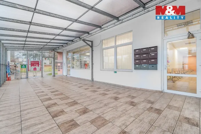 Pronájem obchodního prostoru, Ústí nad Labem - Severní Terasa, Šrámkova, 181 m2