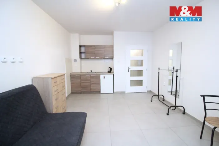 Pronájem bytu 1+kk, Praha, Rýmařovská, 26 m2
