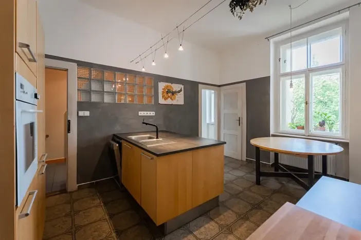 Pronájem bytu 3+1, Praha - Bubeneč, Uralská, 101 m2