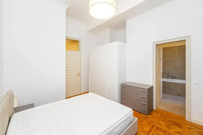 Pronájem bytu 3+1, Praha - Nové Město, Bolzanova, 93 m2