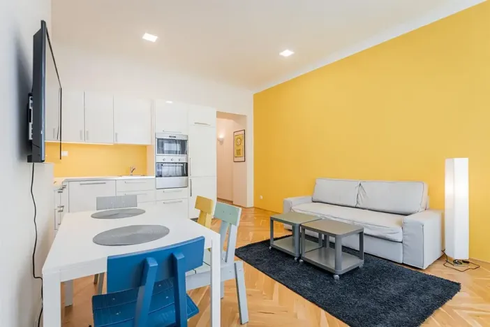 Pronájem bytu 2+kk, Praha - Bubeneč, Šmeralova, 51 m2