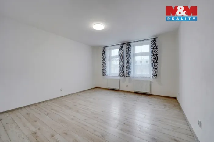 Pronájem bytu 2+kk, Plzeň - Jižní Předměstí, Husova, 43 m2