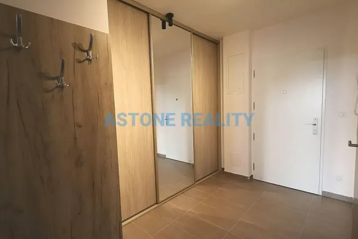 Pronájem bytu 2+kk, Praha - Strašnice, Zvěřinova, 121 m2