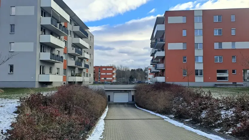 Pronájem garážového stání, Praha - Háje, Jurkovičova, 16 m2