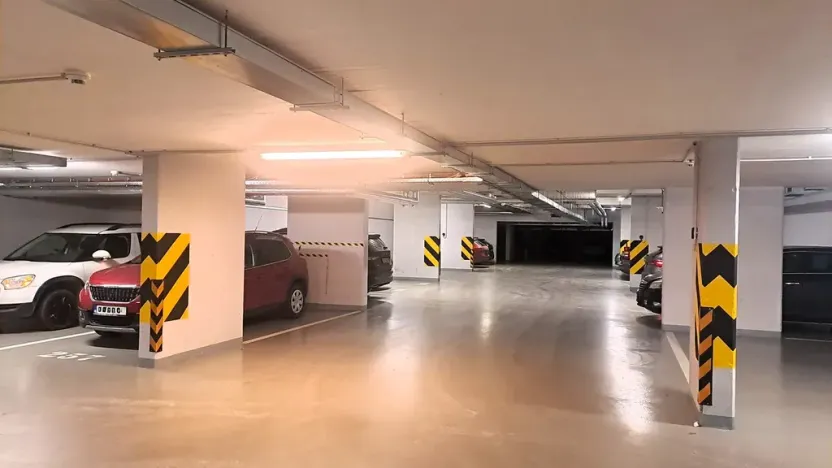 Pronájem garážového stání, Praha - Háje, Jurkovičova, 16 m2