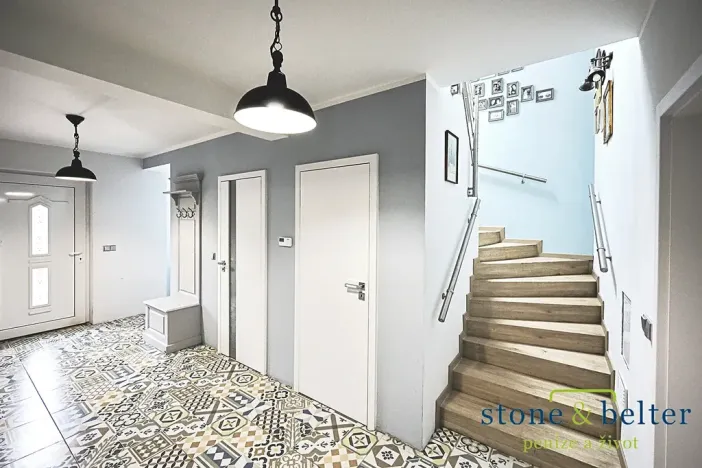 Prodej rodinného domu, Měšice, V lukách, 267 m2