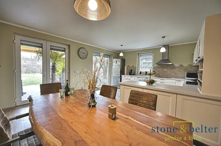 Prodej rodinného domu, Měšice, V lukách, 267 m2