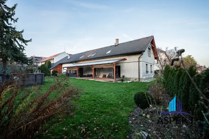 Prodej rodinného domu, Neumětely, V Chaloupkách, 220 m2