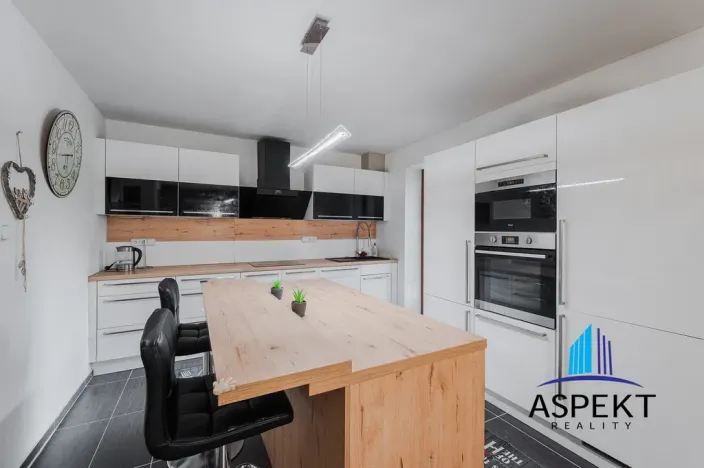 Prodej rodinného domu, Neumětely, V Chaloupkách, 220 m2