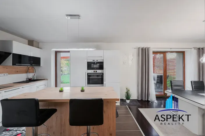 Prodej rodinného domu, Neumětely, V Chaloupkách, 220 m2