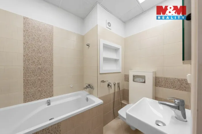 Prodej bytu 3+1, Děčín - Děčín IX-Bynov, Sokolská, 67 m2