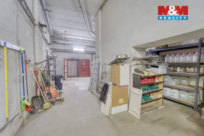 Pronájem skladu, Plzeň - Jižní Předměstí, Husova, 371 m2