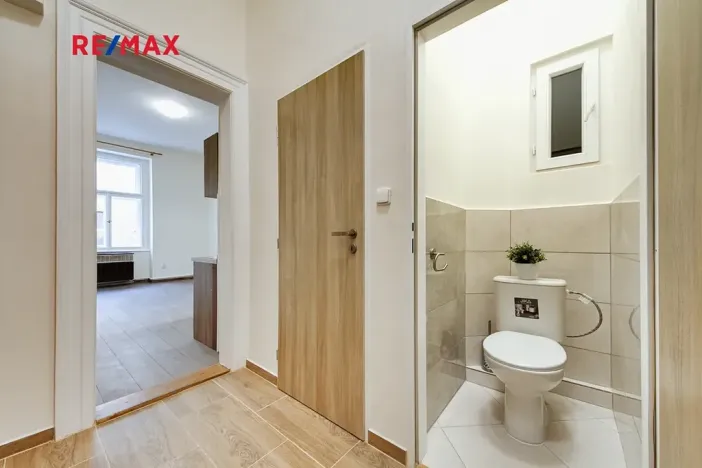 Pronájem bytu 2+kk, Praha - Vršovice, 28. pluku, 42 m2