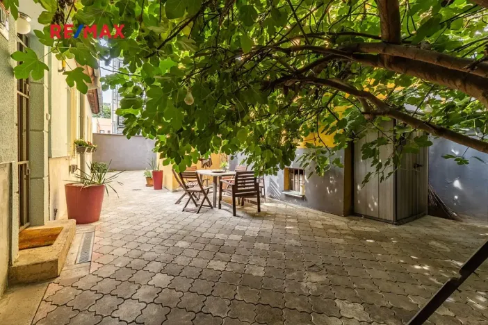 Prodej obchodního prostoru, Praha - Karlín, Pernerova, 60 m2