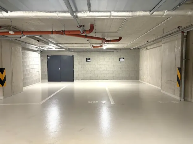 Pronájem garážového stání, Praha - Vysočany, Hindlova, 14 m2