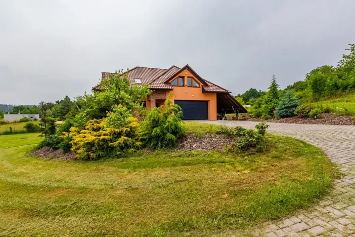 Prodej rodinného domu, Buš, 375 m2