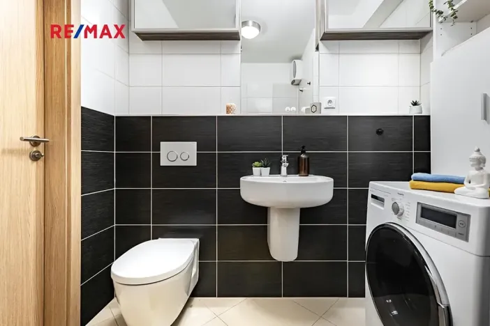 Pronájem bytu 1+kk, Praha - Horní Měcholupy, Padovská, 35 m2