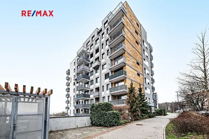 Pronájem bytu 1+kk, Praha - Horní Měcholupy, Padovská, 35 m2