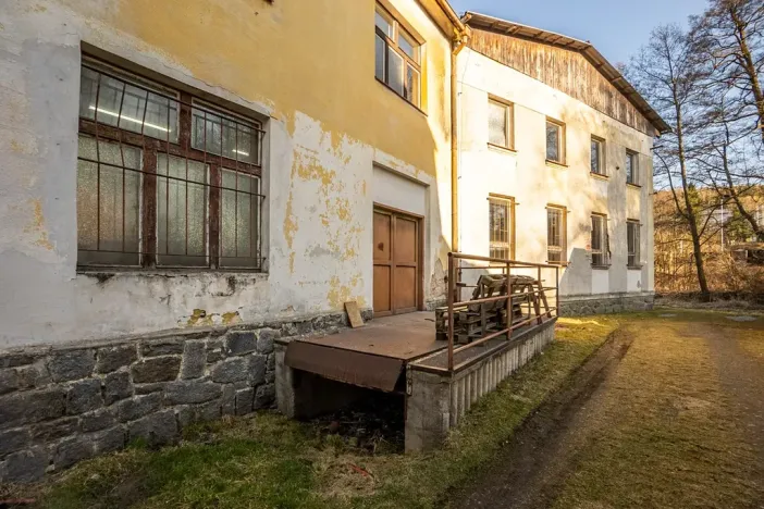 Prodej výrobních prostor, Kolinec, 2640 m2