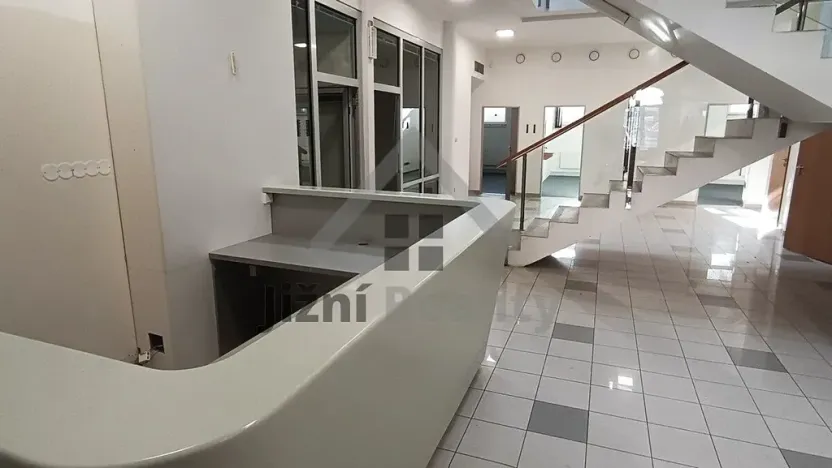 Pronájem obchodního prostoru, Praha - Břevnov, Bělohorská, 1054 m2