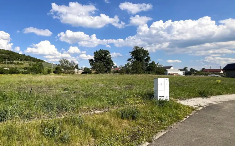 Prodej pozemku, Píšťany, 828 m2