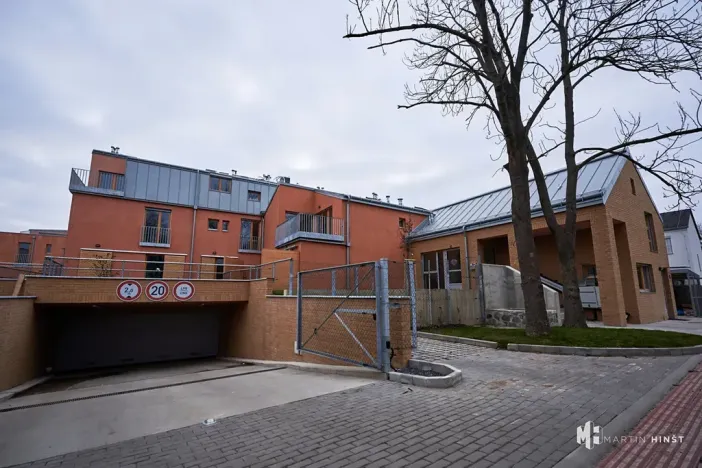 Pronájem bytu 1+kk, Praha - Dolní Měcholupy, Na návsi, 37 m2