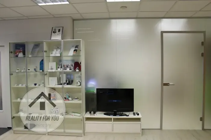 Pronájem kanceláře, Praha - Karlín, Sokolovská, 195 m2