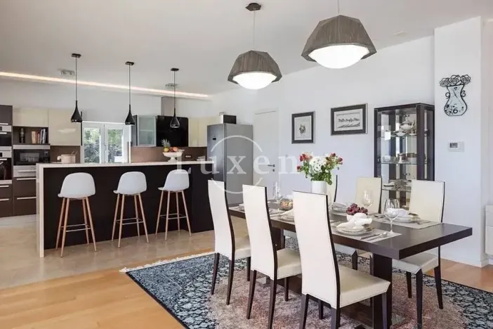 Prodej rodinného domu, Šibenik, Chorvatsko, 1005 m2