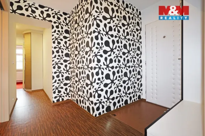 Prodej bytu 2+1, Karlovy Vary - Drahovice, Vítězná, 33 m2